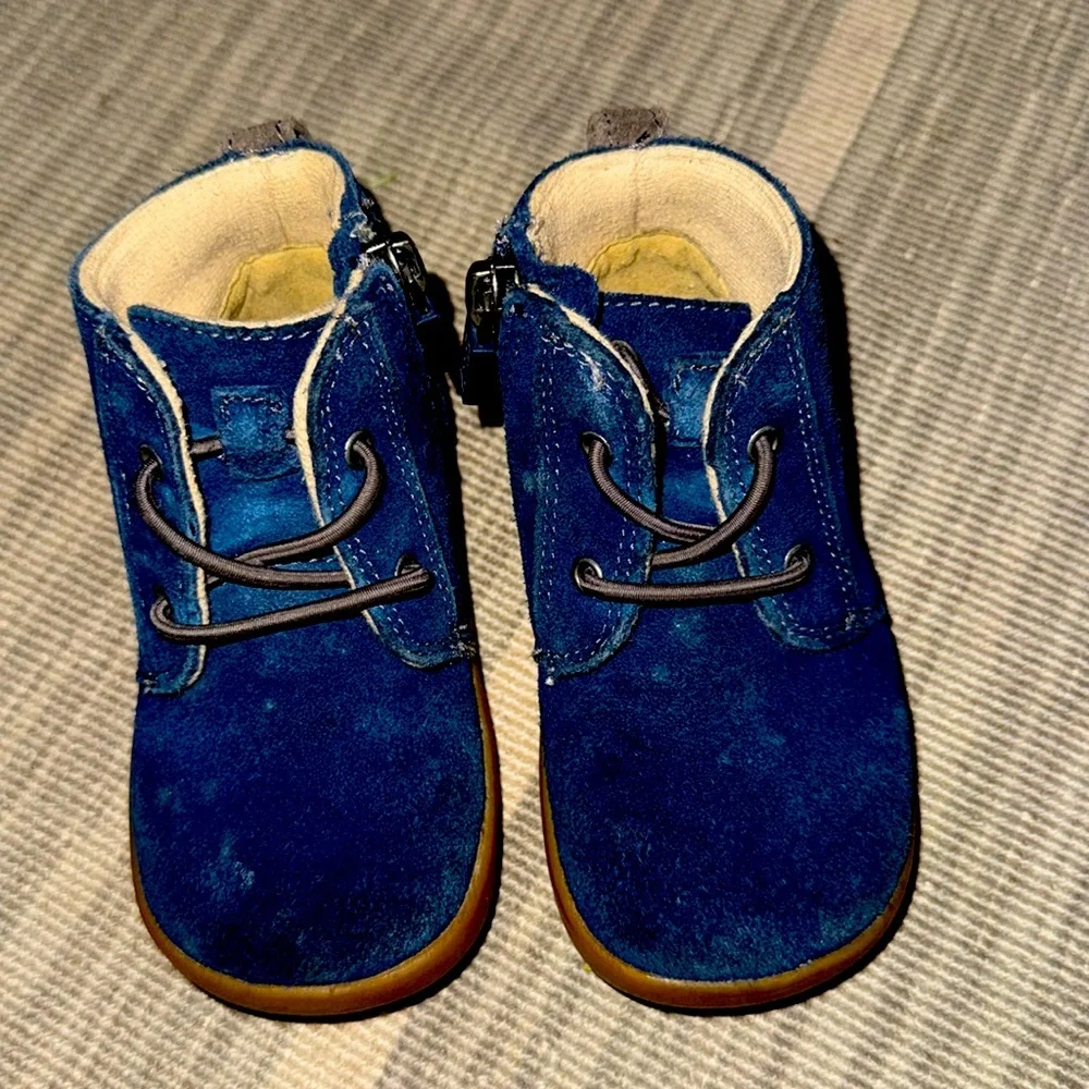 Great condition UGG Baby Boys Navy Suede Walkers with rubber sole and zip side - Picture 1 of 4